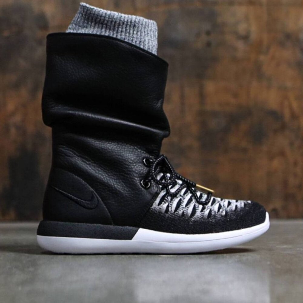 Nike Women’s Roshe Two Hi Flyknit Trainers